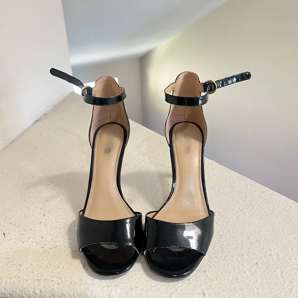 MICHAEL KORS black patent‎ leather Lena Ankle Strap Heel Sandals shoes size 8 M